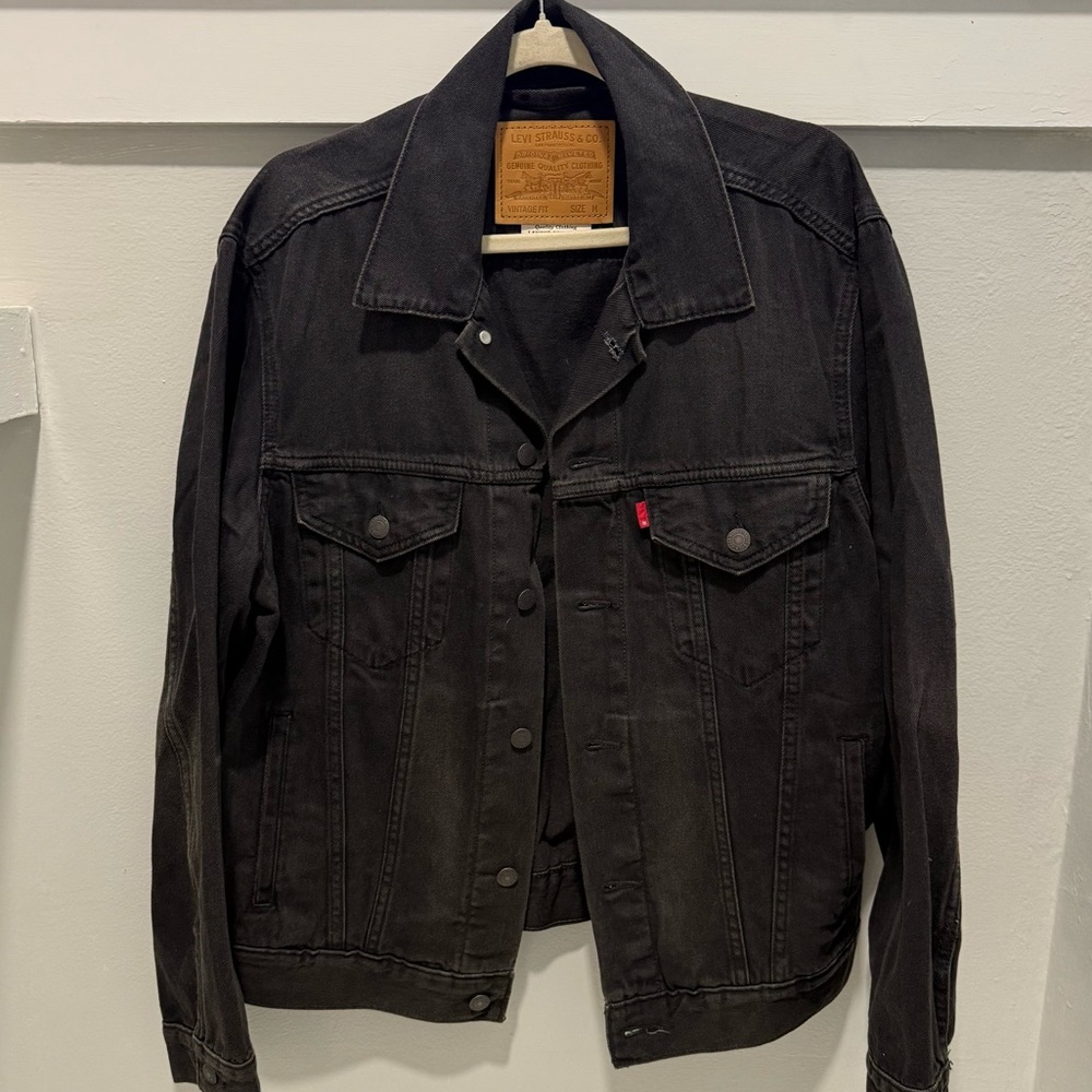 Men’s Levi’s black denim jacket